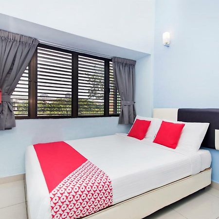 Oyo 220 Hotel Sri Maluri Куала-Лумпур Екстер'єр фото