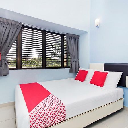 Oyo 220 Hotel Sri Maluri Куала-Лумпур Екстер'єр фото