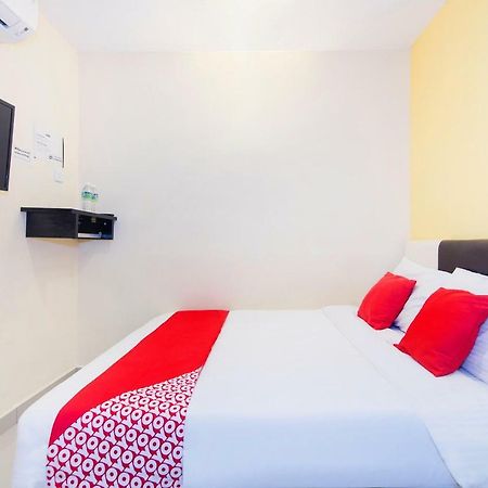 Oyo 220 Hotel Sri Maluri Куала-Лумпур Екстер'єр фото