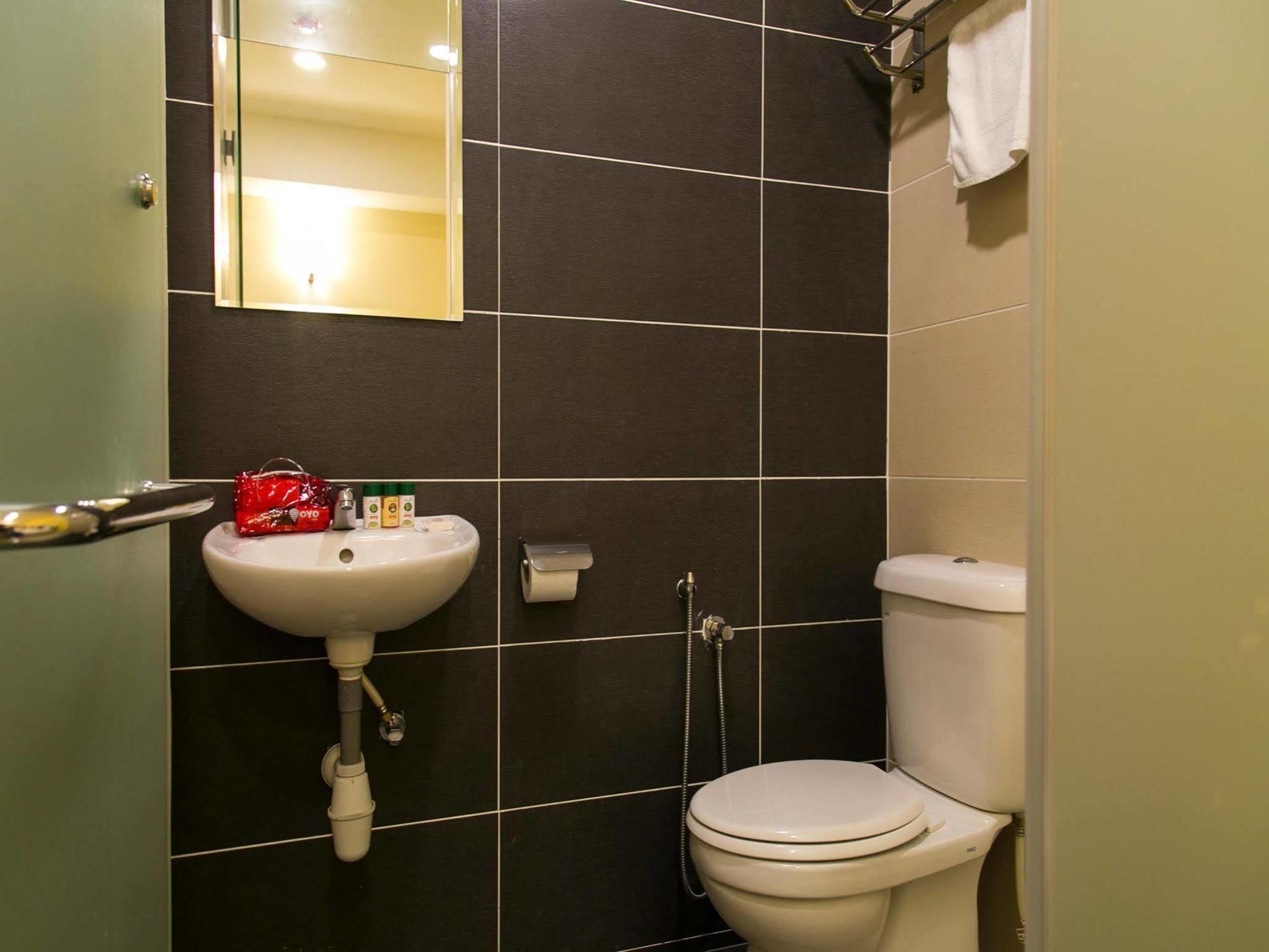 Oyo 220 Hotel Sri Maluri Куала-Лумпур Екстер'єр фото