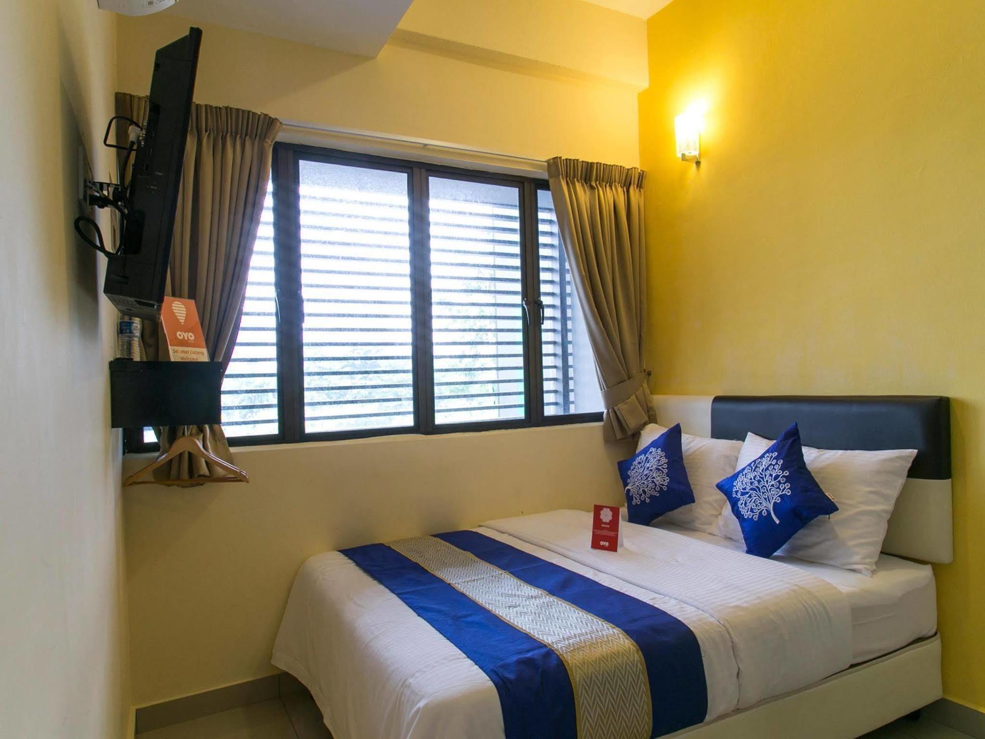 Oyo 220 Hotel Sri Maluri Куала-Лумпур Екстер'єр фото