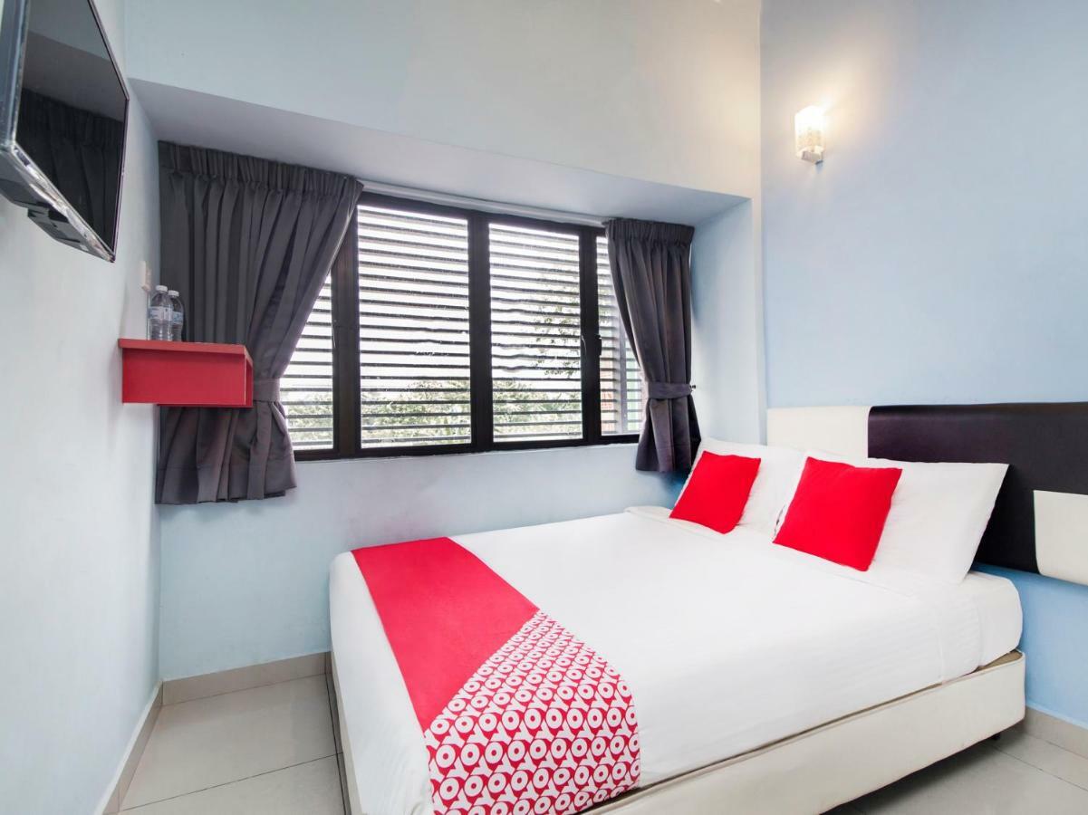 Oyo 220 Hotel Sri Maluri Куала-Лумпур Екстер'єр фото