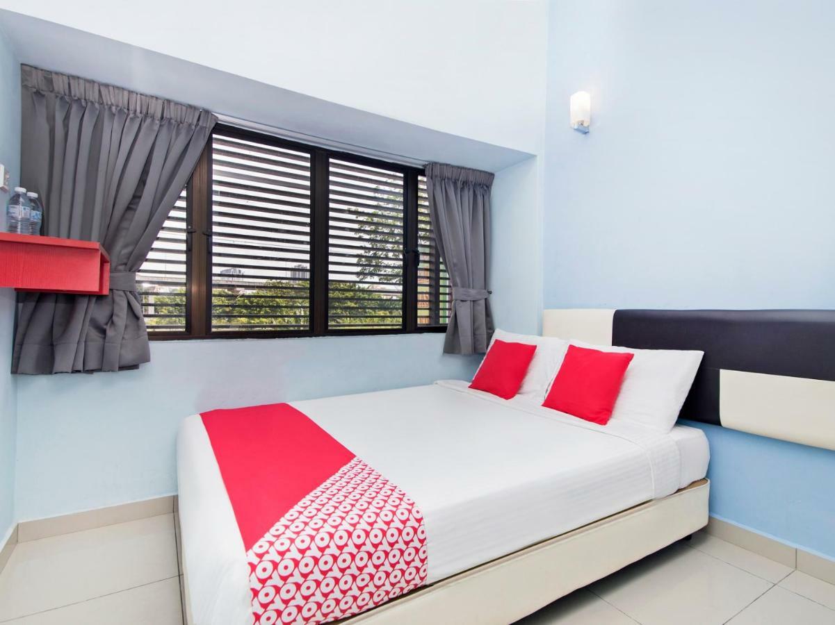 Oyo 220 Hotel Sri Maluri Куала-Лумпур Екстер'єр фото