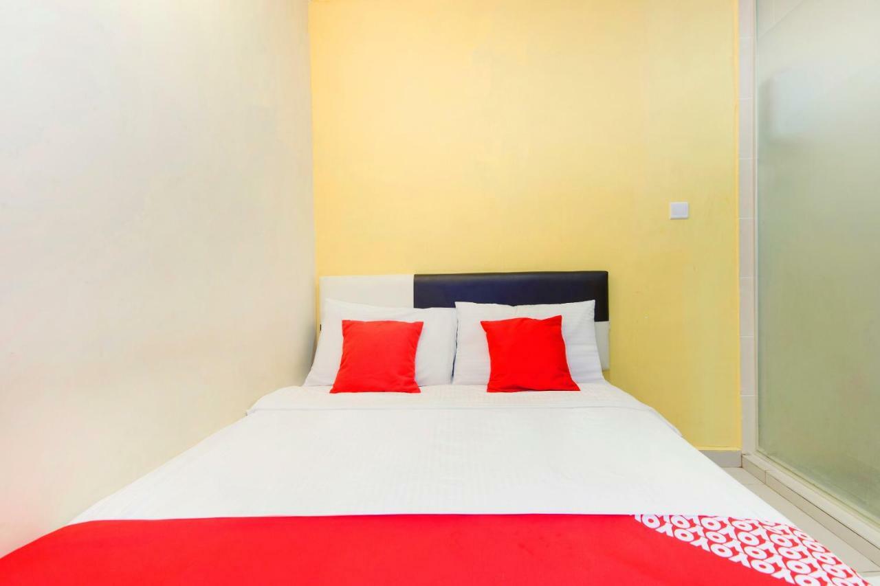 Oyo 220 Hotel Sri Maluri Куала-Лумпур Екстер'єр фото
