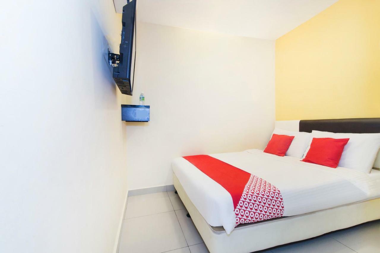 Oyo 220 Hotel Sri Maluri Куала-Лумпур Екстер'єр фото
