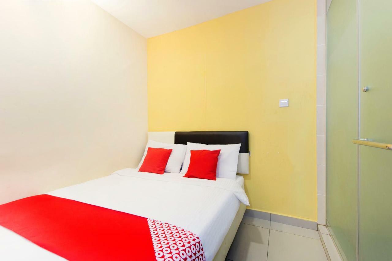 Oyo 220 Hotel Sri Maluri Куала-Лумпур Екстер'єр фото
