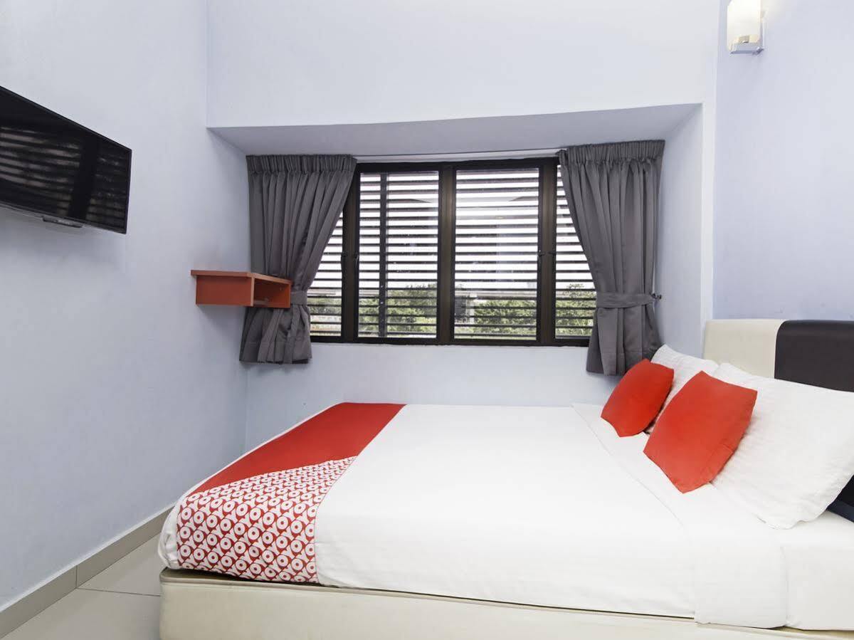 Oyo 220 Hotel Sri Maluri Куала-Лумпур Екстер'єр фото